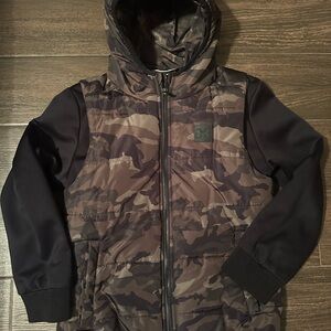 Under Armour Camouflage Hooded Jacket size youth medium